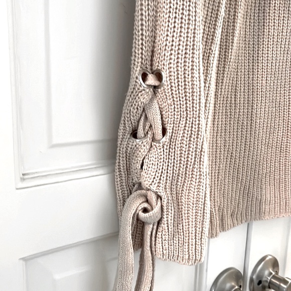 Side lace up Women's Sweater Size M - Picture 4 of 4